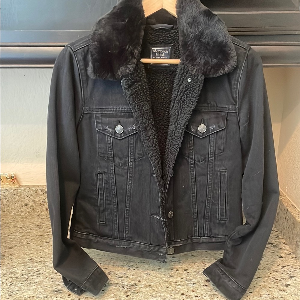 Abercrombie & Fitch Black Jean Jacket with Faux Fur Collar